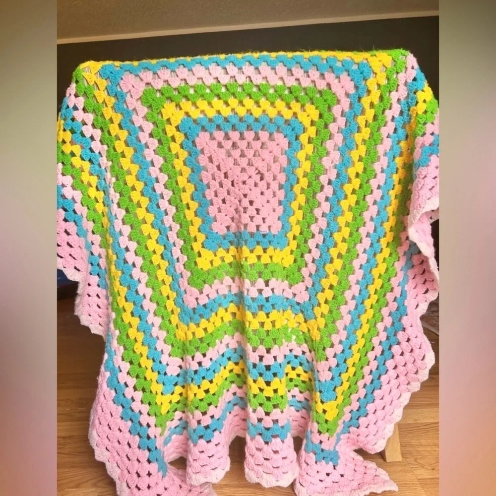 Vintage Crochet Granny Square Afghan Blanket Throw Pastel Colored Quilt